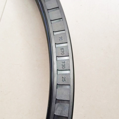 900*950*25 TC Oil Seal en caoutchouc NBR FKM Parfait pour les applications de scellement